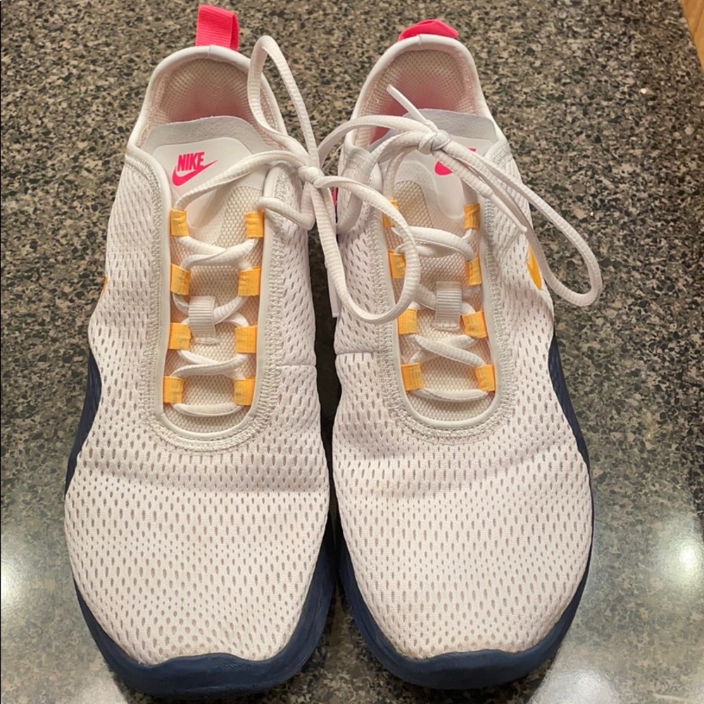 Women’s pink/white/navy air max size 9.5